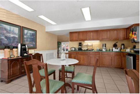 Hotel Baymont By Wyndham Waycross Exterior foto