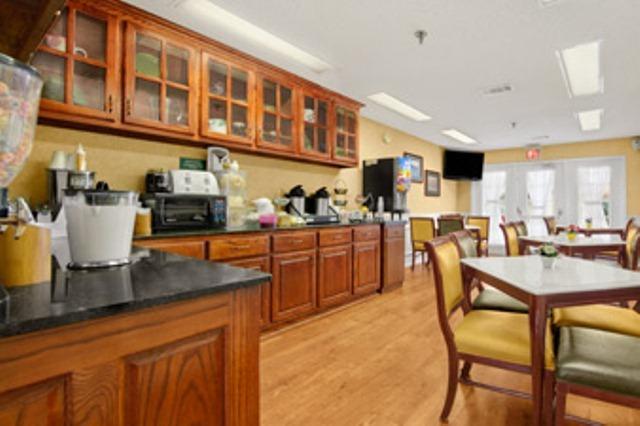 Hotel Baymont By Wyndham Waycross Exterior foto