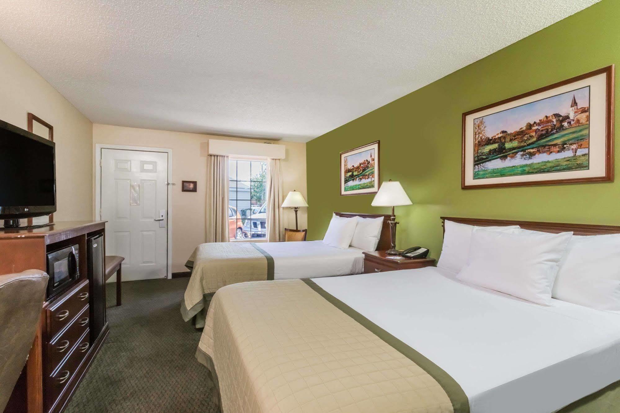 Hotel Baymont By Wyndham Waycross Exterior foto