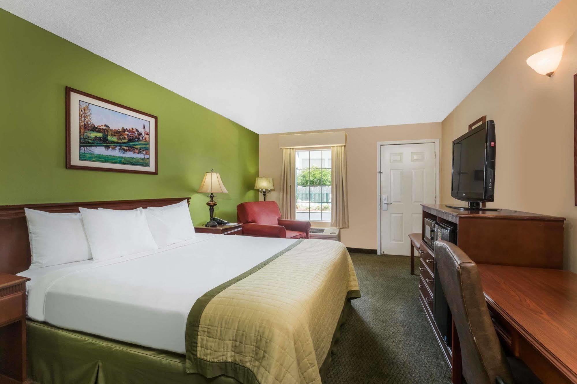 Hotel Baymont By Wyndham Waycross Exterior foto
